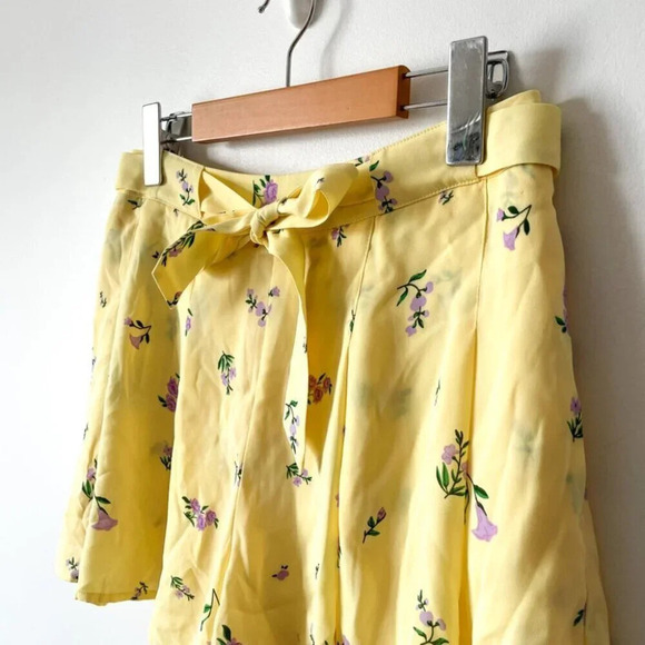 Aritzia Sunday Best Westley Pleated Short  Pastel Yellow/Orchid Size 8 - Picture 6 of 11